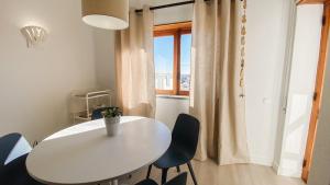 Apartment with Balcony - 5 min Walk to the Beach & Restaurants