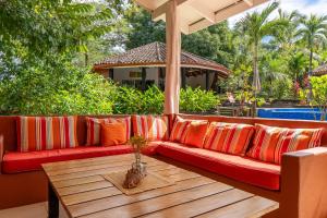 Casa Mapache Pool and Breakfast Included near Tamarindo Beach