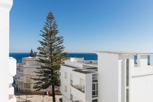Apartment with Balcony - 5 min Walk to the Beach & Restaurants