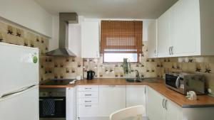 Apartment with Balcony - 5 min Walk to the Beach & Restaurants