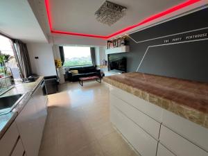 PENTHOUSE GROUP 4 Apartments
