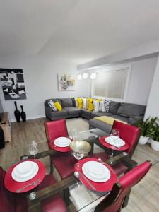 Sleek Family Friendly Home near WEM
