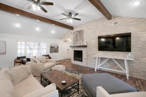 Your Rustic Retreat w Backyard Oasis Pool Patio