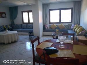 Preciosa casa grande centro ciudad la mejor zona de la ciudad 2 habitaciónes 2 salones 2 baños 1 cocina