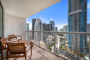 Centric 40thFloor Brickell Condo FREE parking by Palermo Home Miami