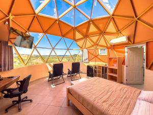 Los Domecitos - Geodesic Dome Retreat