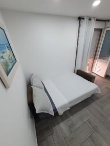 Apartment with Sea View, 5 Minutes from the Beach