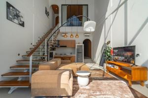 Garita - New Sleek 2BR Canggu Villa, 10 Mins to Beach Life!