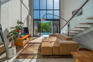 Garita - New Sleek 2BR Canggu Villa, 10 Mins to Beach Life!