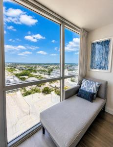 Luxury Skyline Apartment- Resort-Style Pool , Gym & Game Room
