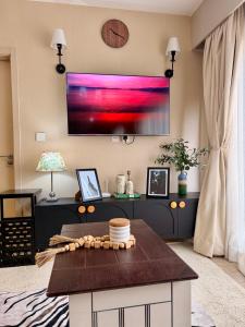 Casa De Luxe 2 Bedroom Apartment on Mombasa rd Near JKIA Airport and SGR, With a Pool, Gym and Next to a Mall, Close to Emara Olesereni & Eka Hotel