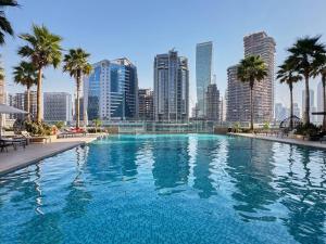 Five Star Canal View Studio DAMAC Maison Privé Business Bay Pool Spa and Valet by Stayfinity