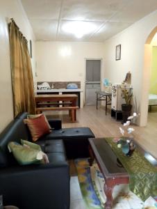 2-bedroom House with Air-conditioning in Calintaan