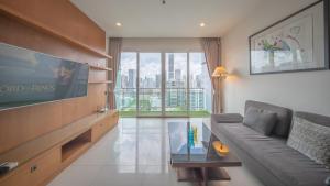Prime 11, High Floor Over Pool, 2 Br, 2 Balcony