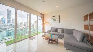 Prime 11, High Floor Over Pool, 2 Br, 2 Balcony