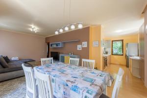 Sea Garden flat with private parking