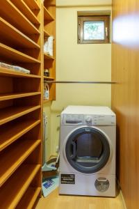 Sea Garden flat with private parking
