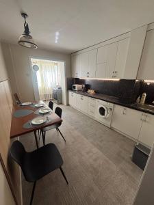 3 bedroom 2 bathroom 8 guests