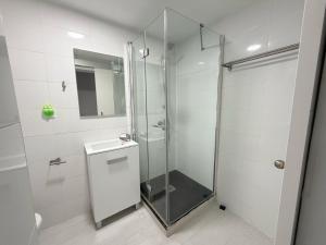 VIS3 - Newly Renovated Apartment with AC and Lift - Central Torremolinos