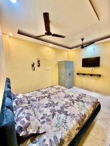 Modern 1BHK AC Retreat