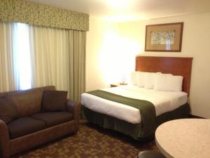 Queen Room with Sofa Bed room in Alaska's Select Inn Wasilla