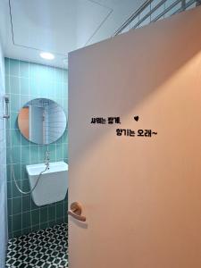 421,20 minutes to Gangnam Hongdae, Guesthouse, single room,Itaewon, shared bathroom,