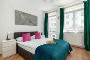 Turquoise Apartment in Cracow with Large Terrace by Noclegi Renters