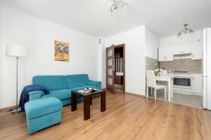 Turquoise Apartment in Cracow with Large Terrace by Noclegi Renters