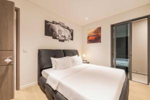 Luxury 3 plus 1 Bedroom Residence in Metropole Opera