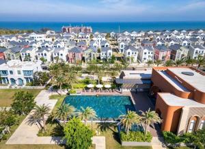 Biệt thự 4 phòng ngủ - Cạnh bể bơi Novaworld Phan Thiết