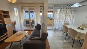 Fregata Duplex- Spacious & Bright with a terrace -near beaches- easy to Old town