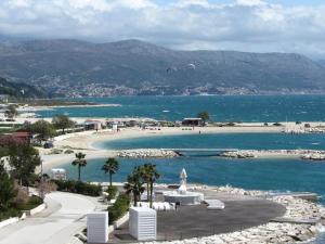 Fregata Duplex- Spacious & Bright with a terrace -near beaches- easy to Old town