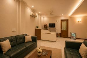 Hotel Heaven Silk 108, Near Galleria Market & Phase I Metro