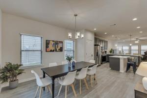 Your Vibrant Dallas Getaway Home