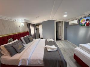 RHYTHM HOTEL