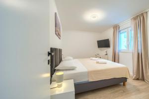 Highland Split Apartments - Unit 2