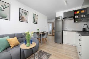 Przytulne Apartamenty Blisko Gór z Balkonem i Parkingiem by Noclegi Renters