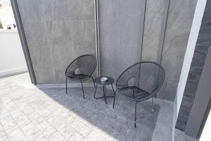 Minimalist 4BR Chiang Mai Home: Fits 10, Cozy.