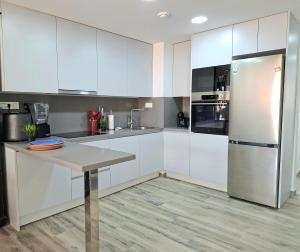 Penthouse-Pool-Jacuzzi-Gym-Sauna- Beach PMT41