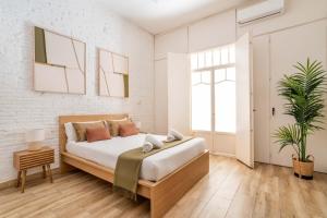 The Collection Barcelona - Huge duplex with private garden next to Las Ramblas
