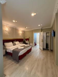 RHYTHM HOTEL