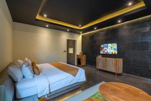 Villa Nishiki - Tropical 5BR Luxe Villa with 20m Pool, Gym & Karaoke