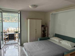 Lakefront Studio - Balcony & Private Garage