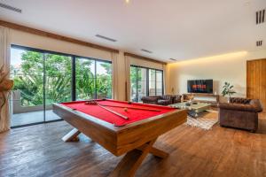 Chic Modern 4 Bedroom Villa in Canggu
