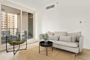 Silkhaus Vacation Homes Marina Quays 1BR & Study with Marina View