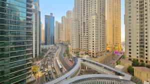 Silkhaus Vacation Homes Marina Quays 1BR & Study with Marina View