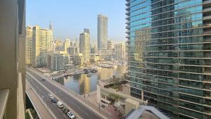 Silkhaus Vacation Homes Marina Quays 1BR & Study with Marina View