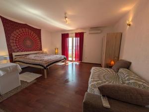 Mediterran Apartment mit Meerblick am Meer ca 180 Meter Luftlinie vom Strand