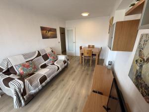 Apartment with Pool & Balcony in Alicante by Turihome