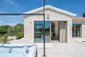 Modern Istrian Villa Da Ella - by Istrabook
